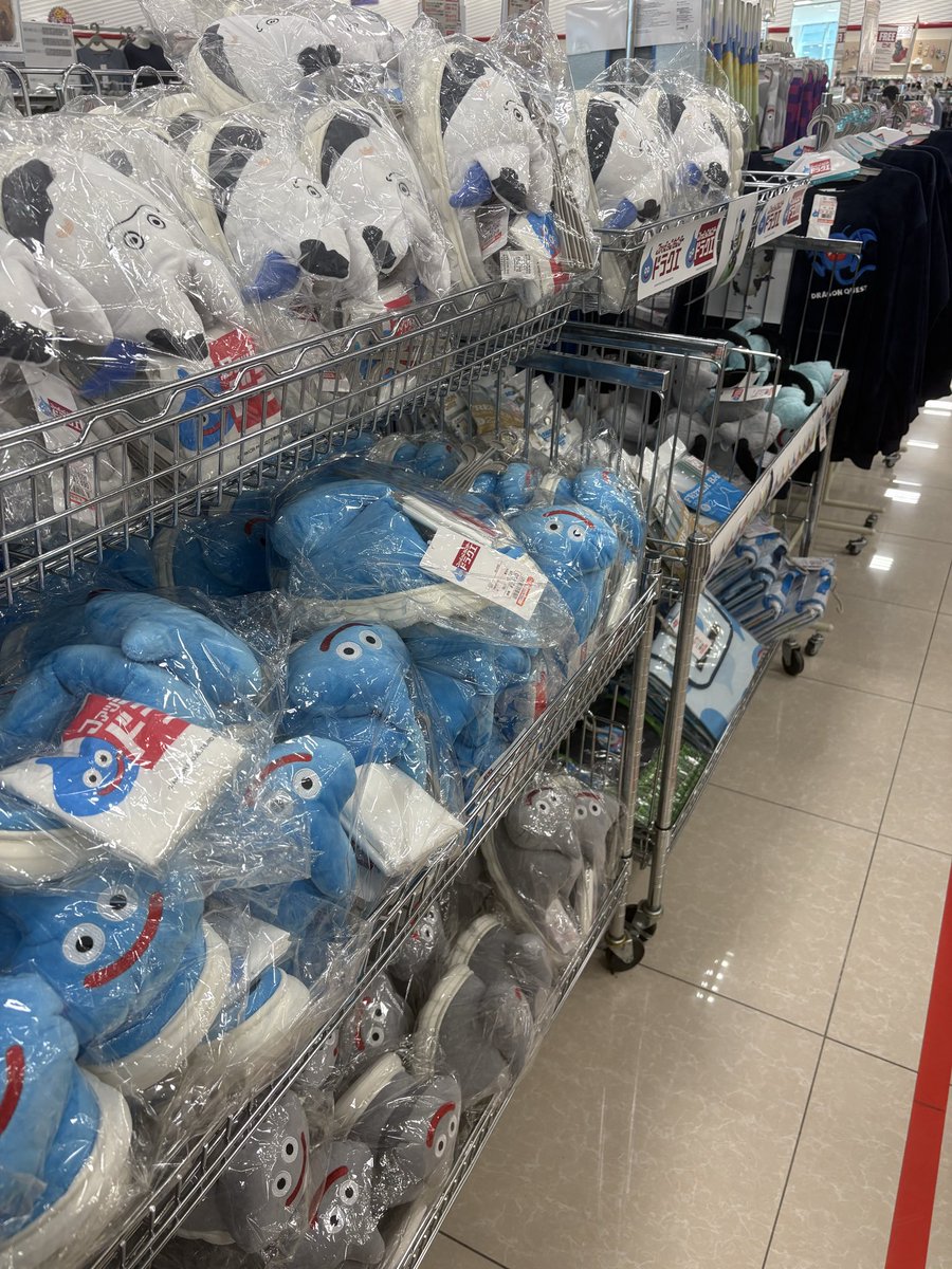 harumei_STEPN's tweet photo. オブジェ設置店の在庫が通常店の比ではないくらい多いね！
近くの冒険者は行ってみて！
#しまむら
#ドラクエ https://t.co/UeIDUmYTaK