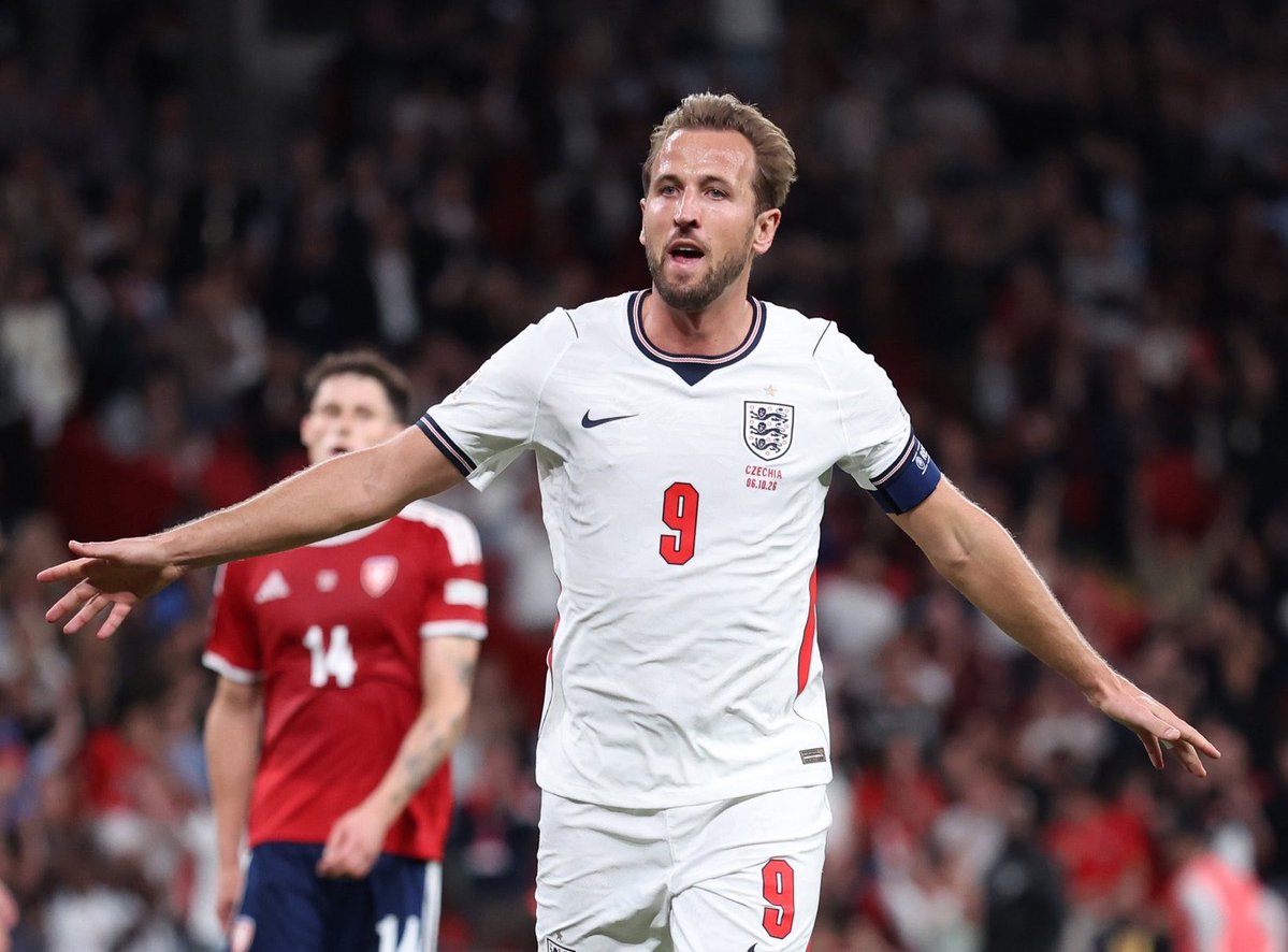 FabrizioRomano's tweet photo. 🌕✨ Harry Kane on Ballon d’Or: “I think every player wants to be the best player in the world”.

“It's one of the most pleasing things when you get to acknowledge all those awards”. https://t.co/j5oLdkLqnE