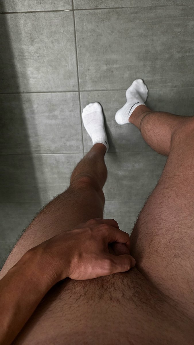 MarcGayBoi's tweet photo. Last pic of yesterday. I am ready for the night😴
I love to sleep #naked, but my #socks still on. What do you think about?😏
Let me know👇 https://t.co/pUPb8tdNwK