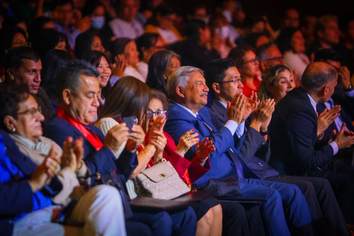 MinCulturaPe's tweet photo. En el marco del #DíaNacionalDeLaMarinera, el ministro de Cultura, Alberto Beingolea Delgado, participó de esta ceremonia que reconoce sus trayectorias y aportes a la preservación y difusión de nuestras tradiciones. ✨ https://t.co/EzlCUJIKoM