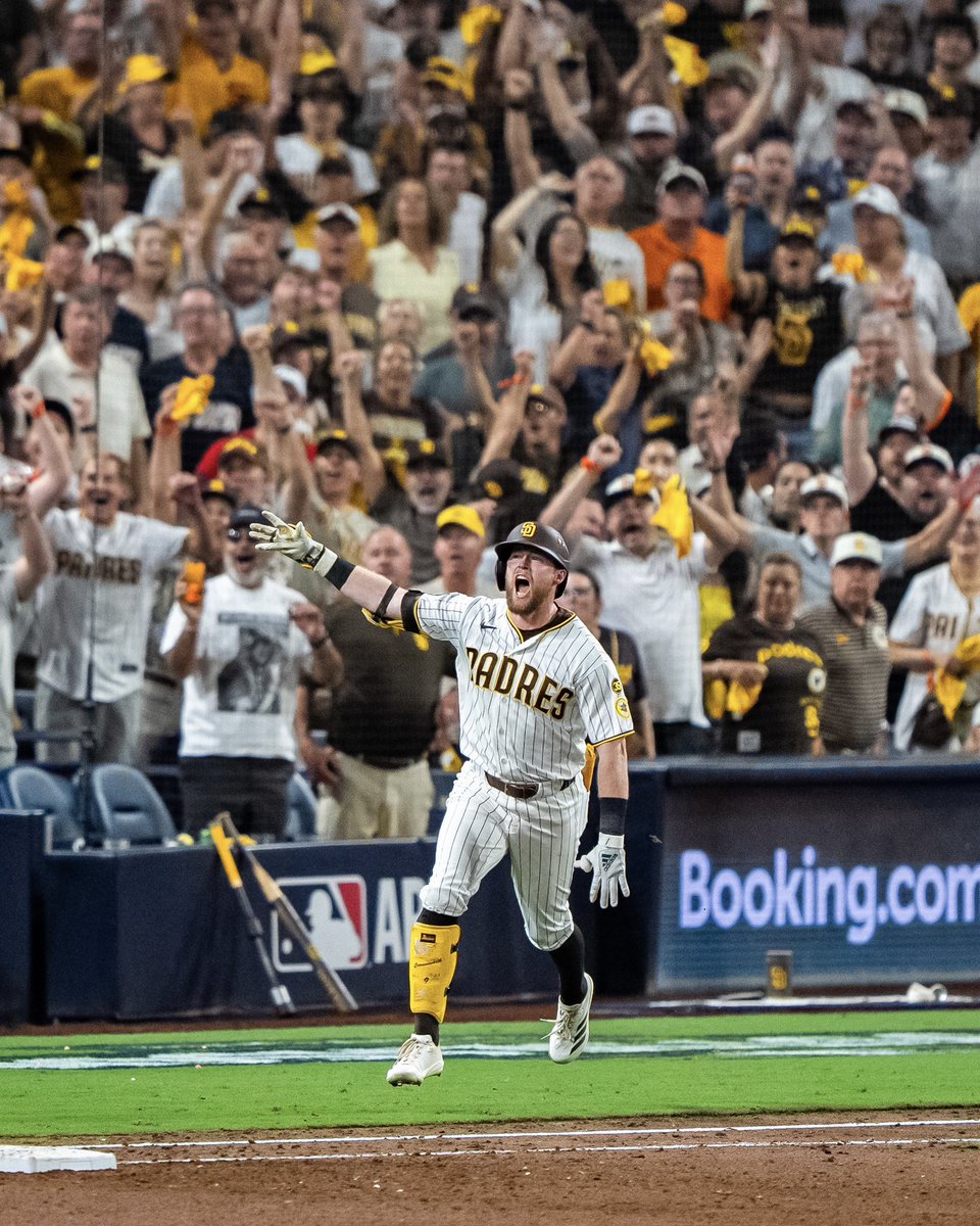 Padres tweet picture