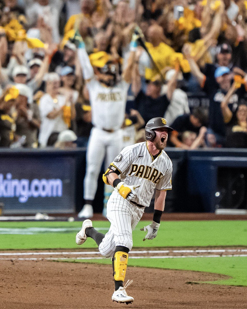 Padres tweet picture