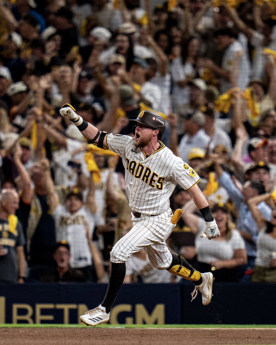 Padres tweet picture