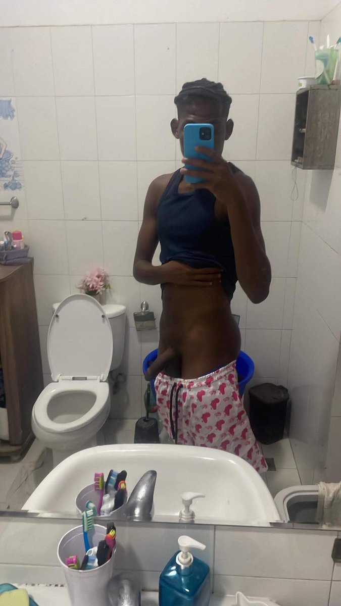 FbioSanto10's tweet photo. Esse novinho do Kilamba sabe provocar 🤤🇦🇴 https://t.co/caI7NkqAwd