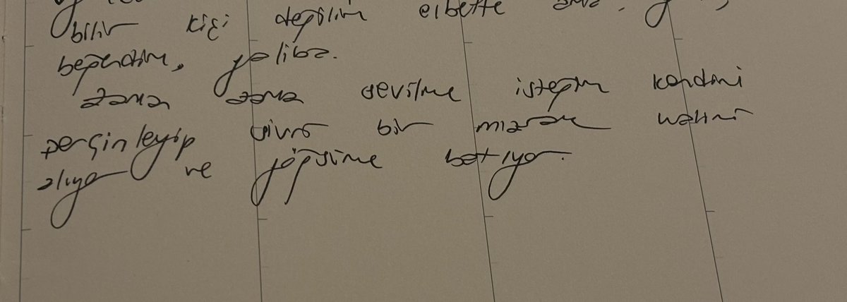 nekimmis's tweet photo. canım benim allah kurtarsın yazın da senin gibi savrulmaya başlamış https://t.co/5pbwNJgvKk