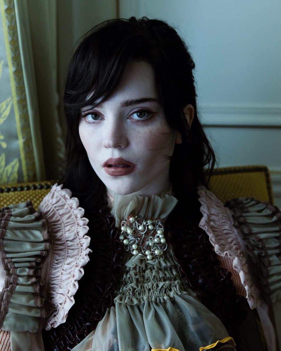 ArchiveSoapy's tweet photo. Sophie Thatcher for Louis Vuitton during Paris Fashion Week - photographed by Jason Renaud. https://t.co/2nJZd3F0k3
