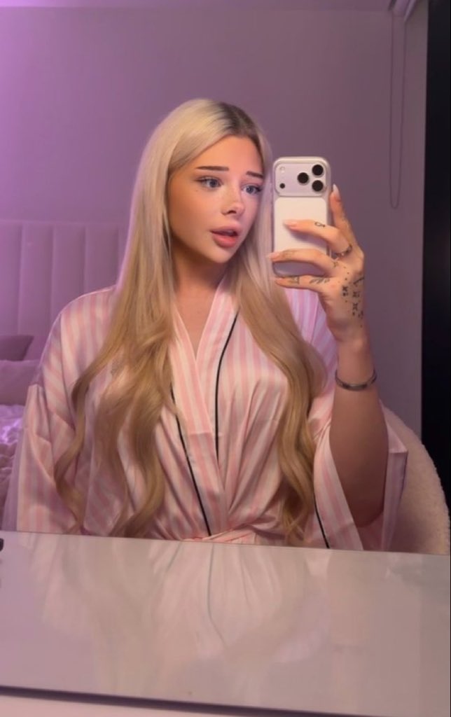 Aubreyl6m's tweet photo. Cutie 🥰 🙈💦🍆😘 #trans #translover #ilovetrans #everytrans #transgender https://t.co/oyKGgN5iXY