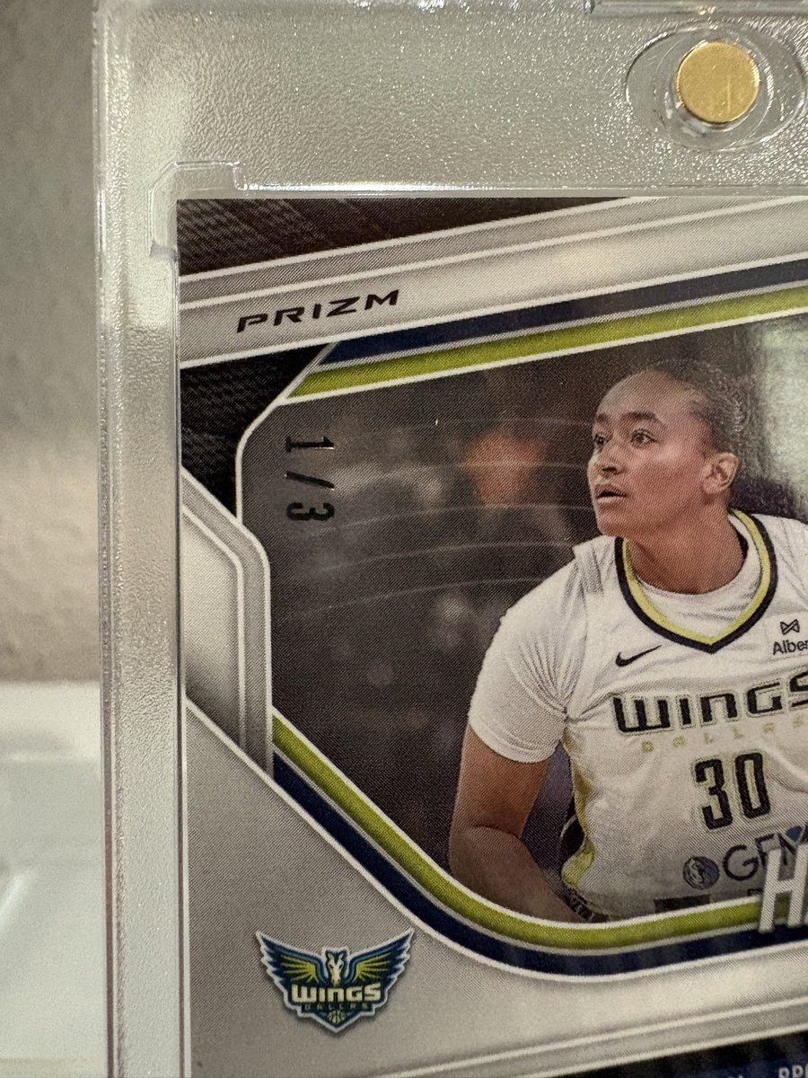 ZXDMONEY1's tweet photo. @cardboardbst 2025 WNBA Prizm Haley Jones Mosaic Prizm /3 

$40 shipped BMWT 

2026 Prizm lotus /3 did $99
2025 select back &amp; gold /5 did $35 

Venmo or PayPal only https://t.co/VSty1DMf9w