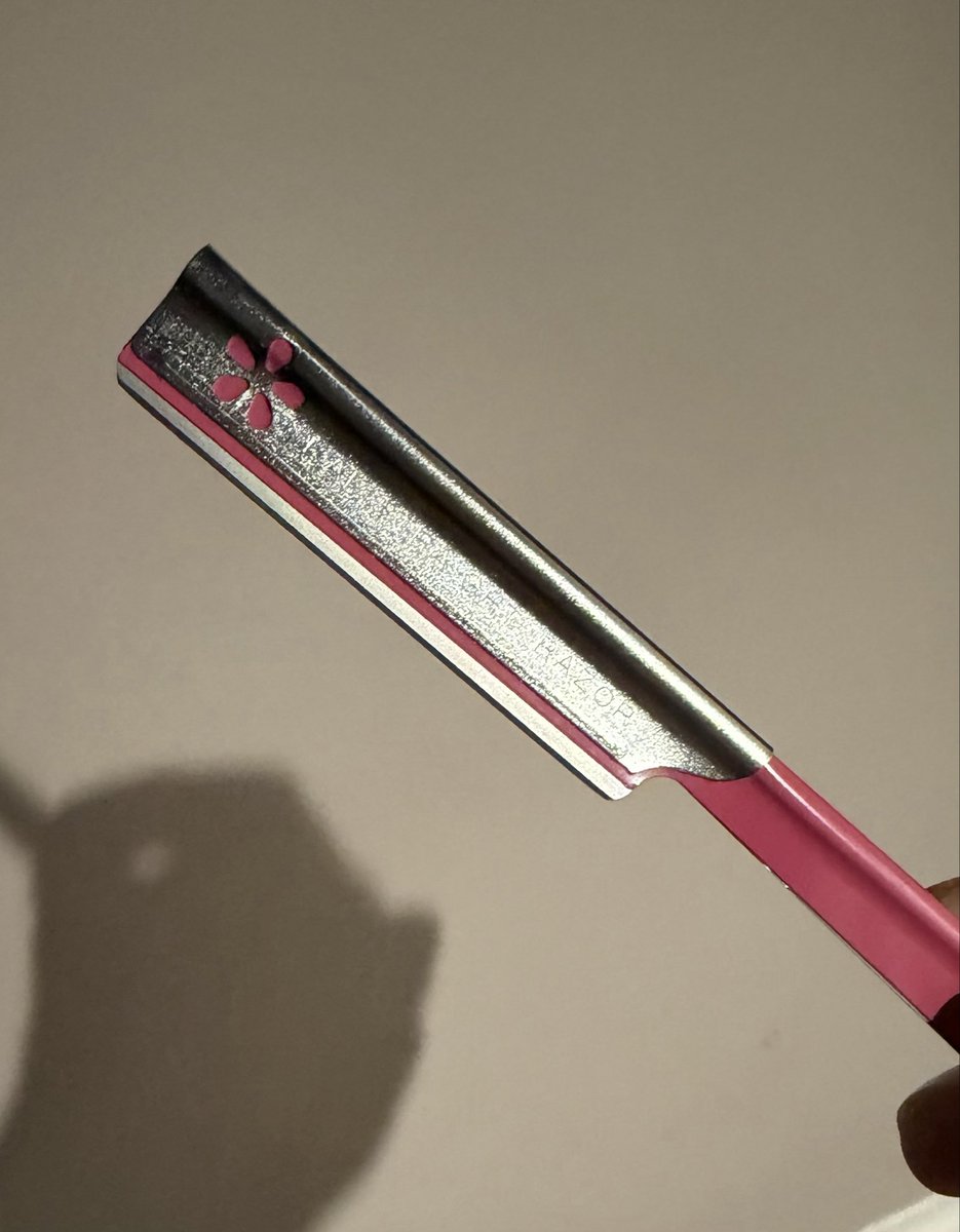 knightlydesirez's tweet photo. @nashash066 does this look off brand? i can send another picture with the box https://t.co/orGyWDaQbH