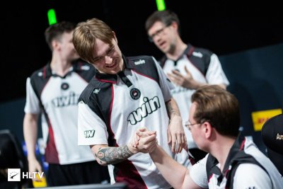 gamergen_com's tweet photo. Le propriétaire de 1win récompense l'équipe CS2 de 1win d'un bonus de 100 000 $ après sa victoire surprise contre Team Spirit. dlvr.​it/TVpWg6 https://t.co/f0eqnL0pRR