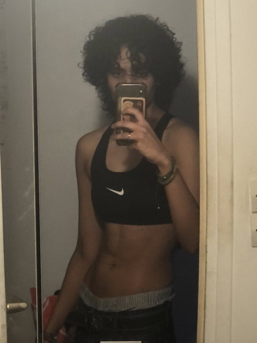 desperatek1sses's tweet photo. fuckkk 💔 to look like themmm 🥹
i wanna be a pretty butch so bad
#butch #butchtober #lesbian https://t.co/KLpZB9oPtj