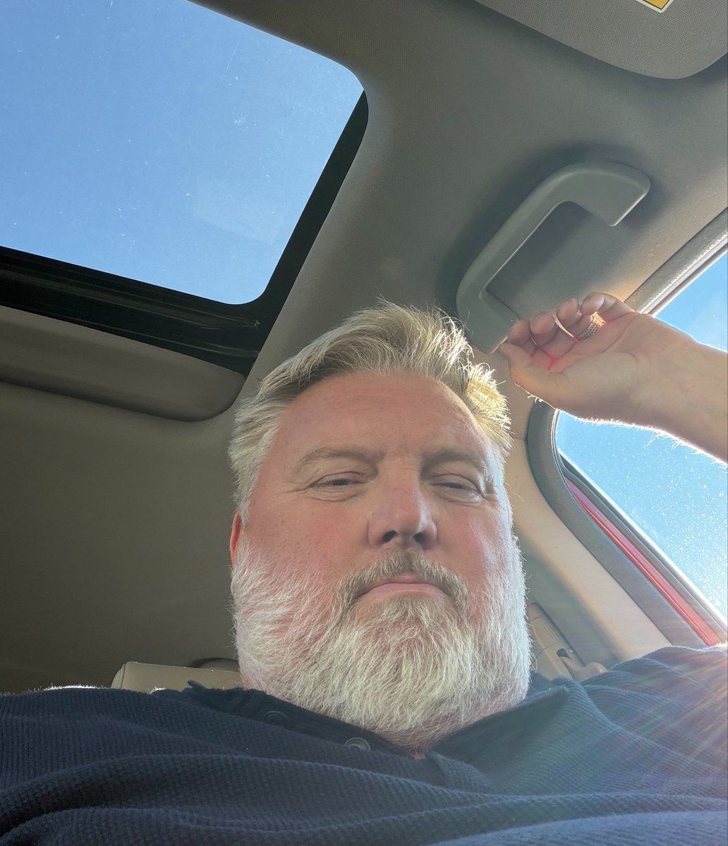 belly_dad68's tweet photo. POV ur looking up after u tasted Dad https://t.co/ZrRJW9e26Z