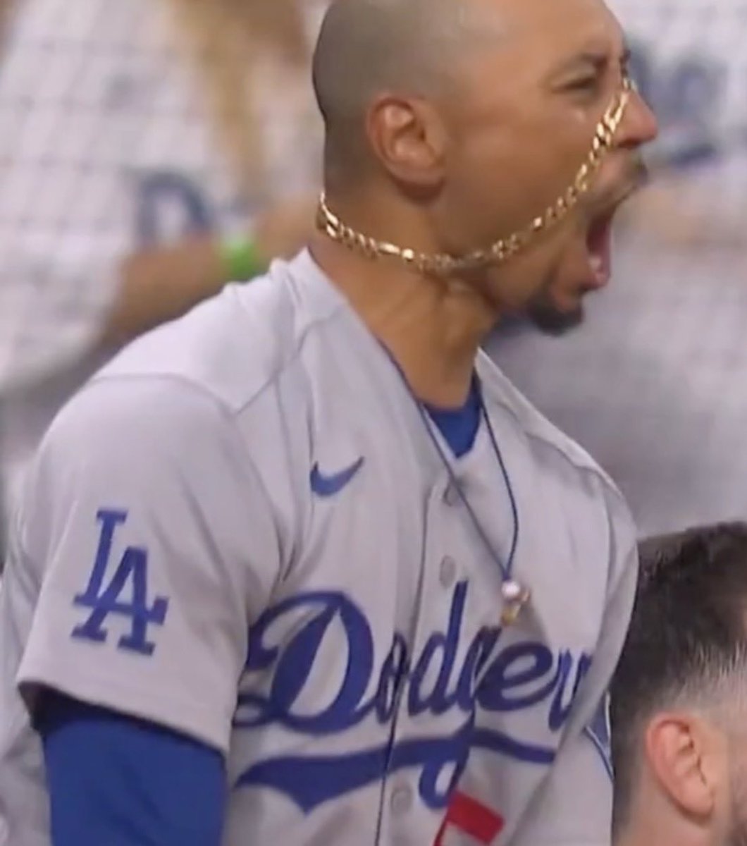 daazedndodgers's tweet photo. me yelling at my tv https://t.co/PHhhzJqqHf