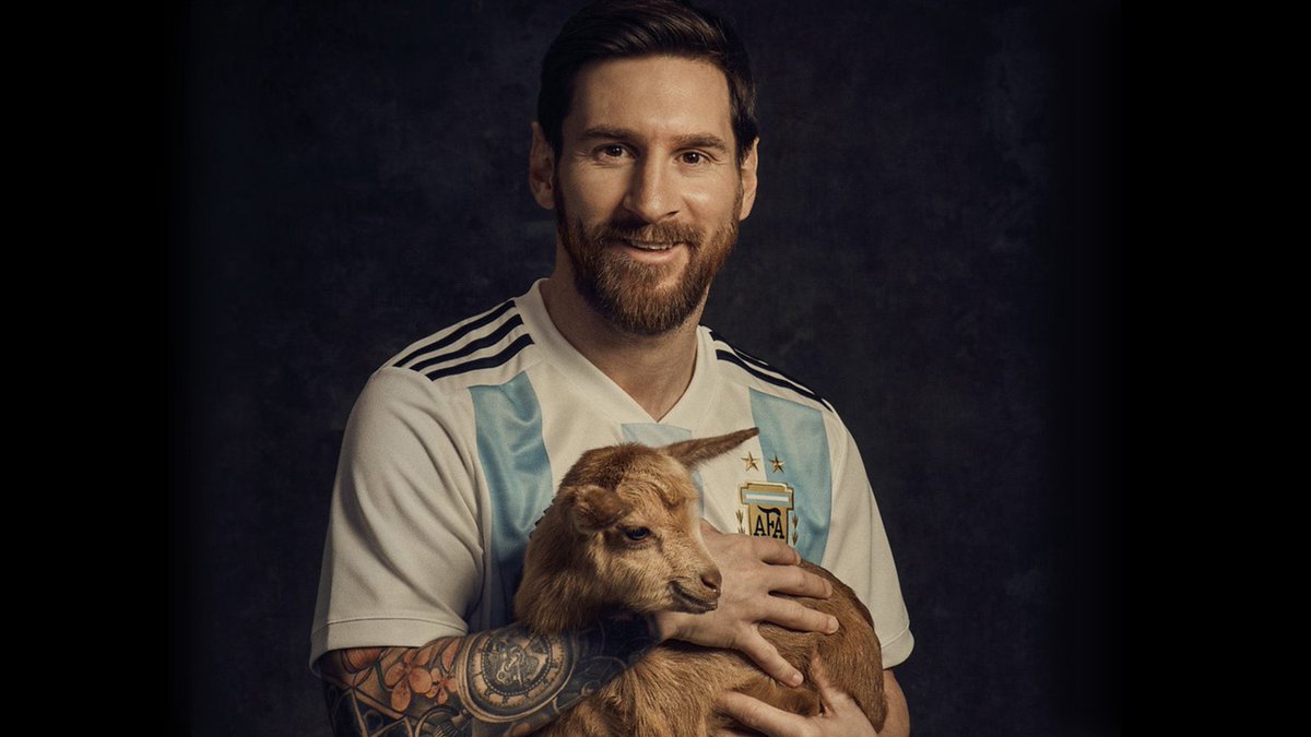 Maradoo's tweet photo. Desde este día no sentía tanta tristeza por una despedida en una cancha de futbol #GraciasMessi https://t.co/7hIRblcRaG