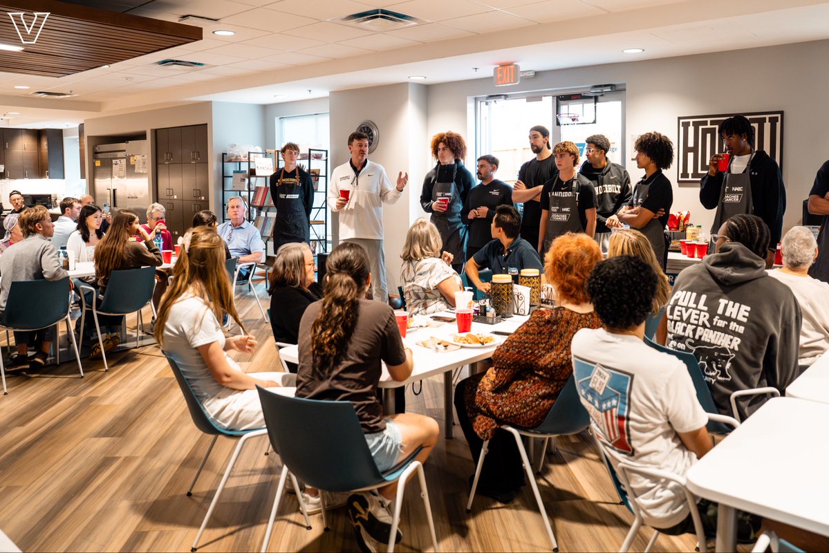 VandyMBB's tweet photo. Grateful to spend the evening serving and getting to know the incredible guests at Hope Lodge Nashville https://t.co/lcACqTRLB7