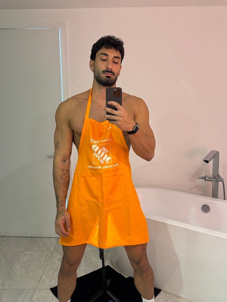 socmediaisnogo's tweet photo. I’m ready to visit you if you don’t mind 🍆🍆 #gay #virałpost https://t.co/mOLNpfF5kE