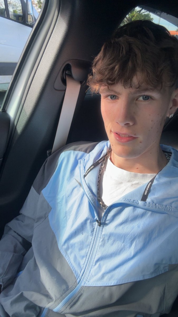 MasterDeDeUk's tweet photo. Eyes same colour as jacket but the question is, is what are you looking the most, surely your looking into my eyes getting hypnotised, dm me and see more😏👿 https://t.co/fu7OAuNYjU