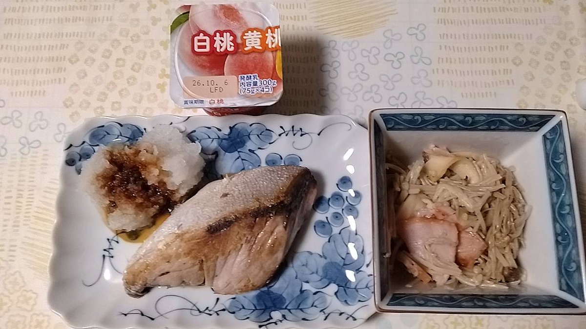 warrinc5's tweet photo. 昨日のお昼は、えきそば
夜は、ぶりの塩焼きと、キノコとハムの炒め物
今朝のモーニングプレート https://t.co/EN0MPz3OQw