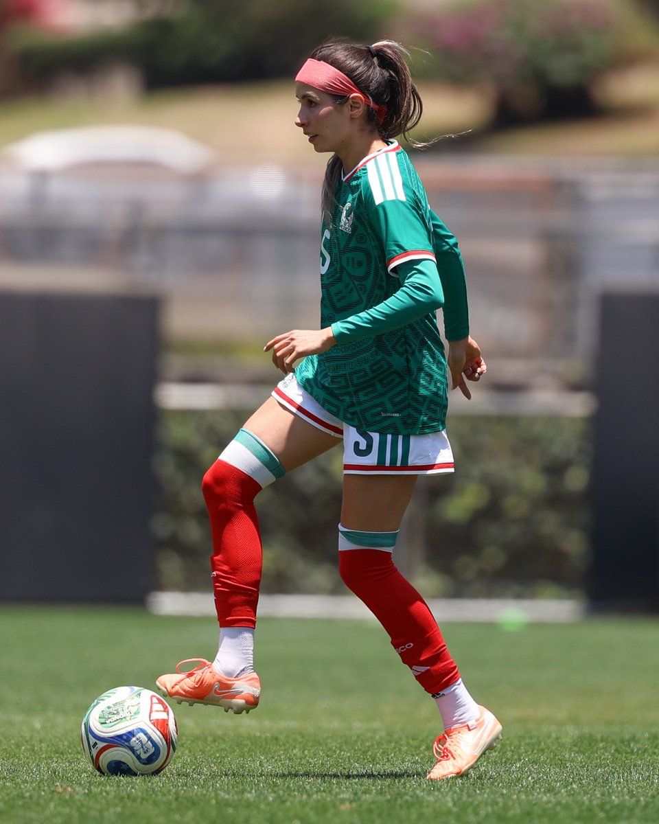 Miseleccionfem's tweet photo. 📄La Selección Nacional de México Femenil informa que la jugadora Alexandra Godínez se incorpora a la concentración de la presente convocatoria con el equipo dirigido por Pedro López para los partidos de preparación de esta Fecha FIFA de Octubre, para enfrenar a Jamaica en Aguascalientes y Querétaro. 

🤩¡Qué emoción tenerte con nosotros, Alexandra! Bienvenida. 💚🇲🇽