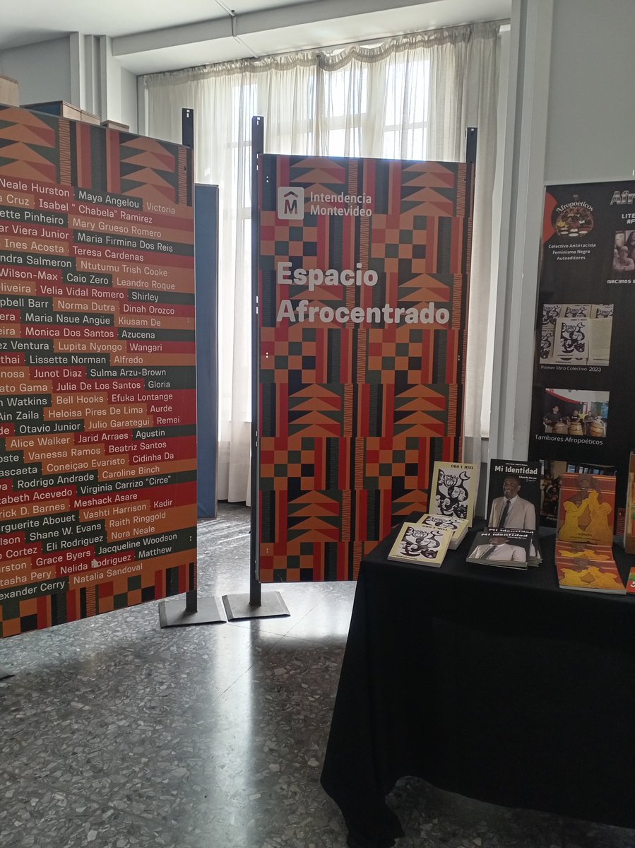 martin_rorra's tweet photo. Si van a la Feria Internacional del Libro, les recomiendo pasar por el Espacio Afrocentrado.

Una oportunidad para acercarse a propuestas, autores y contenidos afro. Nuestras historias también están presentes.

Hasta el 18 de octubre, en la Intendencia de Montevideo. 📚✊🏾 https://t.co/akS6lQ2uBY