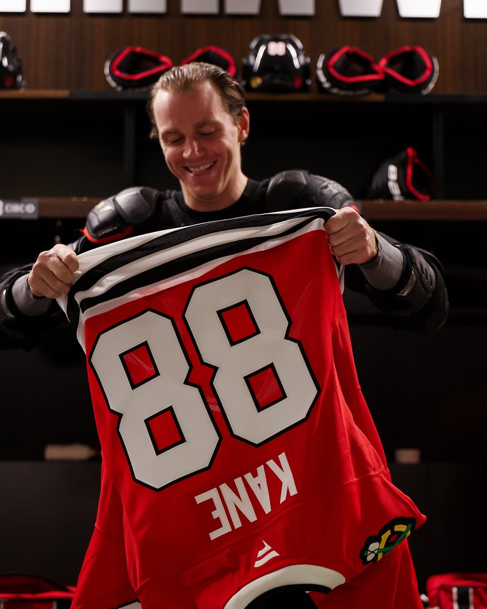 NHLBlackhawks's tweet photo. can’t help but smile 🥹❤️ https://t.co/bPquIzPIr1