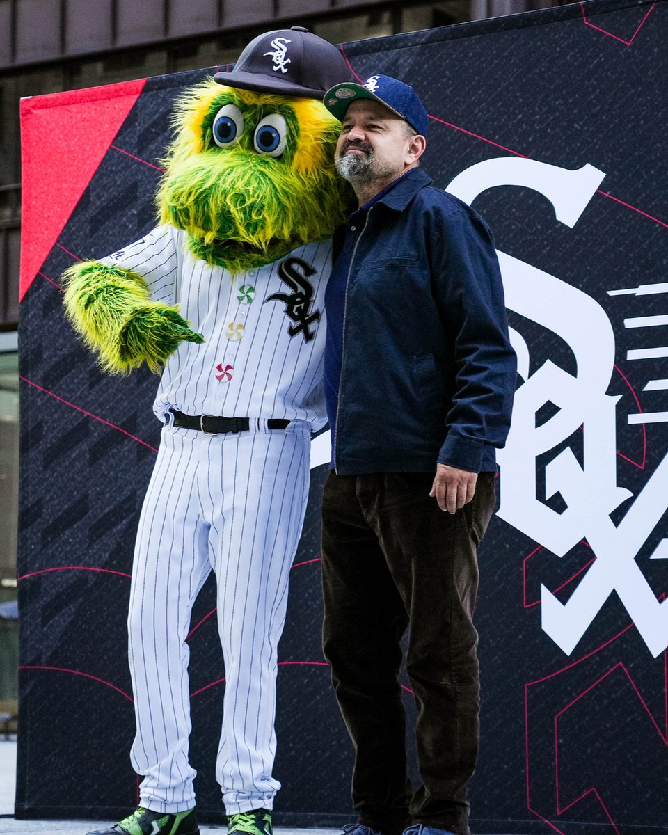 whitesox's tweet photo. Hung out with @Southpaw and some friends earlier today 🤝 https://t.co/RtHr72msvr