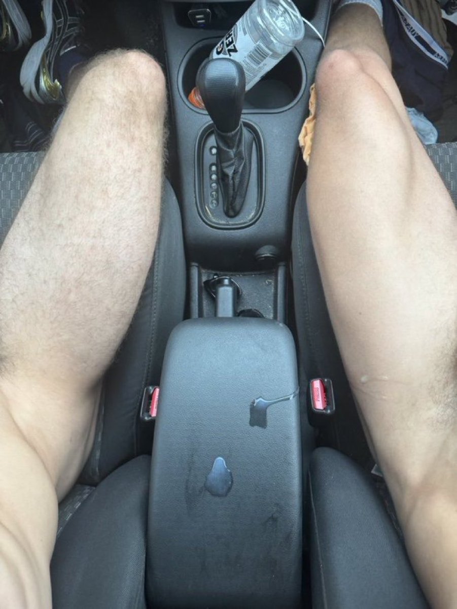 EyesOnRoman's tweet photo. Left or right? https://t.co/XAjzUYcneq
