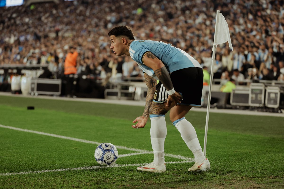Argentina's tweet photo. #AD10S 🐐

⚽️ #Argentina 🇦🇷 0 🆚 Benín 🇧🇯 0

⏱️ 10' PT

📍 Estadio Monumental https://t.co/RjcKIRf4MC