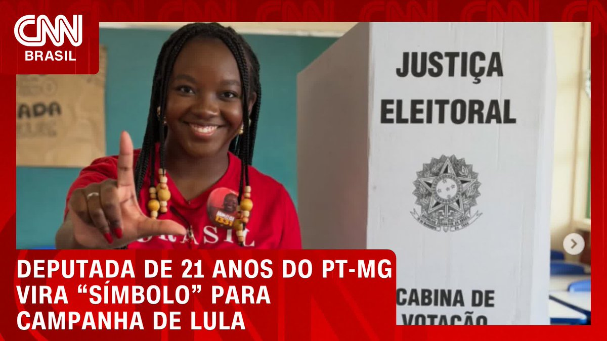 A young smiling woman with braids, wearing a red shirt with "BRASIL" partially visible, gives a thumbs-up while pointing at the camera in front of a voting booth marked "JUSTIÇA ELEITORAL" and "CABINA DE VOTAÇÃO." The CNN Brasil headline reads "DEPUTADA DE 21 ANOS DO PT-MG VIRA 'SÍMBOLO' PARA CAMPANHA DE LULA," highlighting how the 21-year-old PT-MG congresswoman has become a symbol for Lula's campaign, tying her image to voting symbolism.