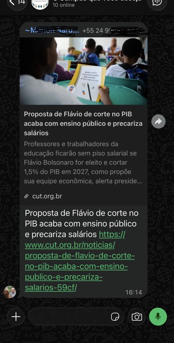 ClauAker's tweet photo. 🚨 ATENÇÃO:

Alguém da campanha do @FlavioBolsonaro @plnacional_ @rogeriosmarinho poderia indicar um canal privado para que eu encaminhe um material que recebi?

Não vou publicá-lo aqui porque os vídeos feitos do WhatsApp contém nomes e números de celular.

O material aponta para uma possível articulação entre professores de universidades e institutos federais e estudantes, com coordenação de manifestações, distribuição de tarefas e divulgação de informações falsas sobre a direita e Flávio Bolsonaro em todo o Brasil.

A convivência entre professores e alunos, inclusive em grupos informais, deve respeitar a liberdade de pensamento e a pluralidade de ideias. Participação política é um direito; pressão ou imposição ideológica na relação entre professores e estudantes NÃO.