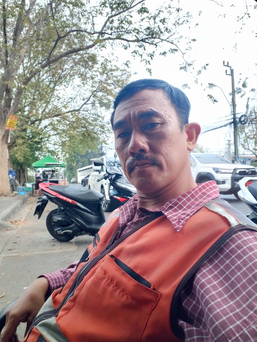 XphiS56903's tweet photo. หนาวนี้กอดใคร😁 https://t.co/vzHmTmEupE