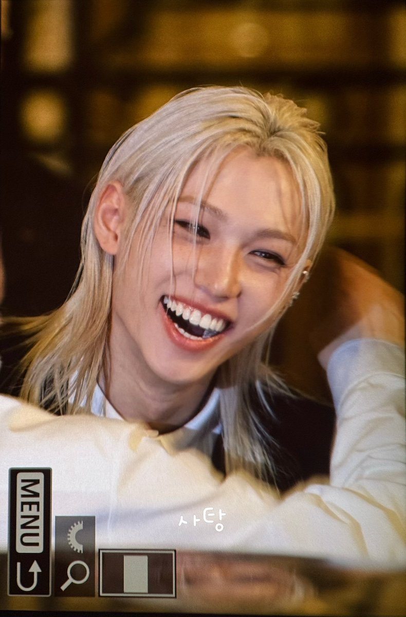 hyunchanslut's tweet photo. Ele é capaz de iluminar o ambiente inteiro 🥺 https://t.co/EmmjdGQggM