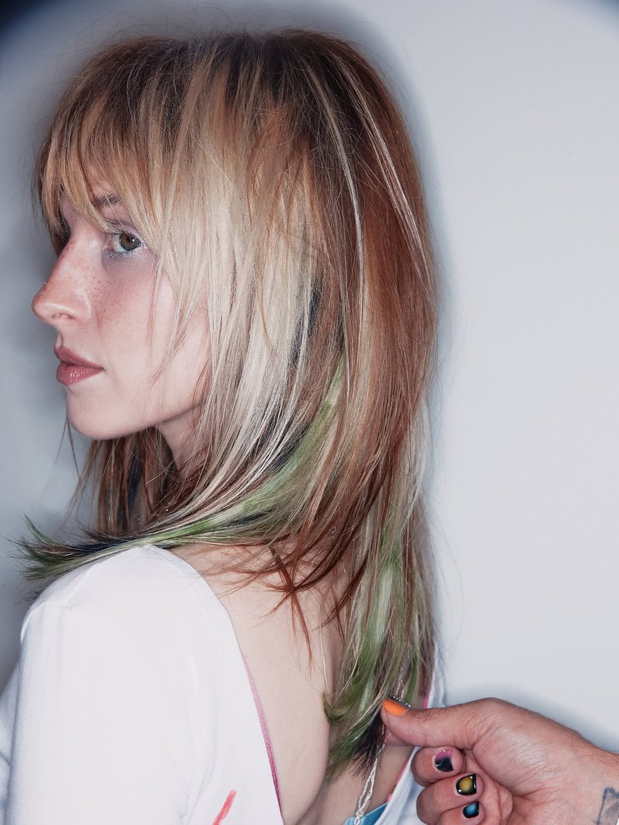 paramorebrasil's tweet photo. A PERFEIÇÃO! 

Novas fotos de Hayley Williams nos bastidores do show no The Hollywood Bowl, por Zachary Gray 📷 https://t.co/jjszkphDiX