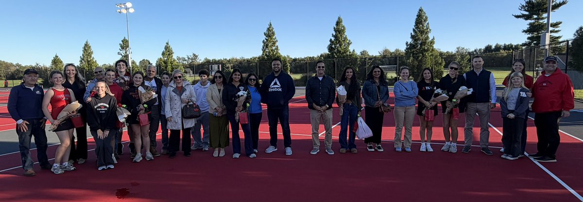 ATownRedbirds's tweet photo. 🎾 Great job by girls tennis, defeating Trenton 5-0 on their senior night!

@Pae_AllentownHS @UFRSDSuper https://t.co/OdzTfUACYP