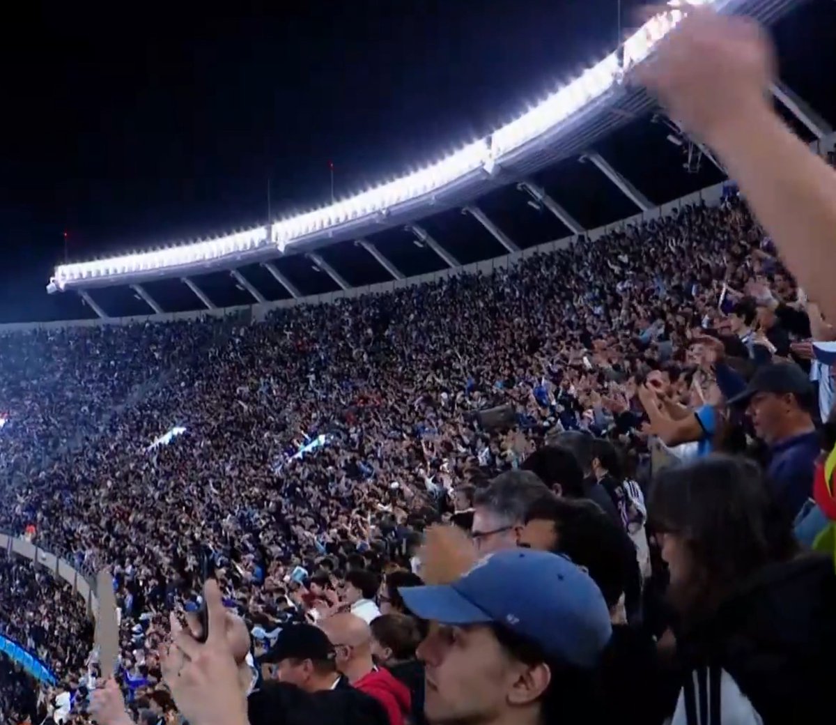 TouchlineX's tweet photo. 📸 - ALL THE FANS ARE NOW CHANTING: "OLE, OLE, OLE OLEEEEE! MESSI, MESSI!" 

THIS IS BEAUTIFUL. GOOSEBUMPS. https://t.co/2wFA4RksxY