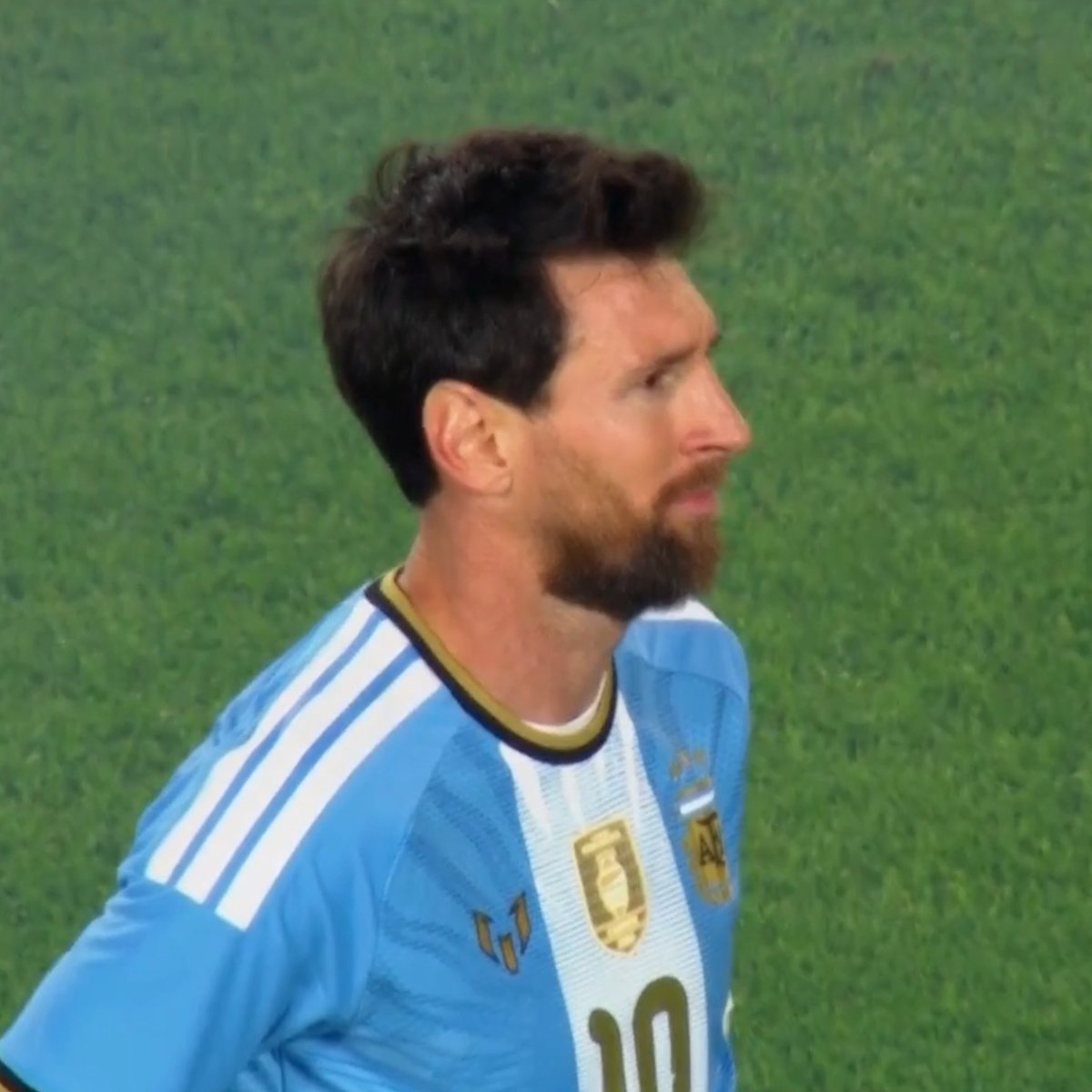 TouchlineX's tweet photo. 📸 - ALL THE FANS ARE NOW CHANTING: "OLE, OLE, OLE OLEEEEE! MESSI, MESSI!" 

THIS IS BEAUTIFUL. GOOSEBUMPS. https://t.co/2wFA4RksxY