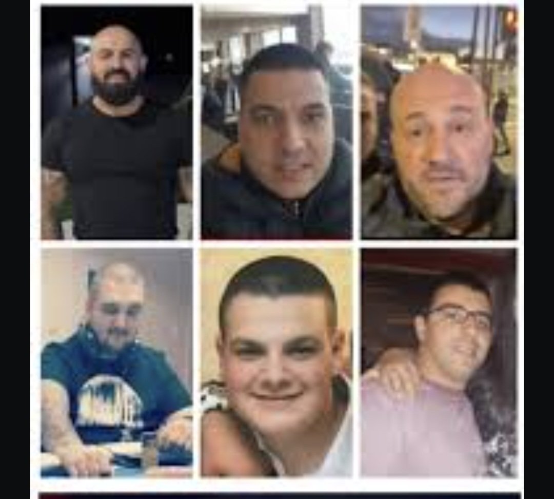 M2aja's tweet photo. Večeras je haos na Konjarniku pokušala da izazove ekipa ćacija iz Resnika. 
Medju njima su prepoznata i dva otmičara za kojim policija "traga",oba bila oči u oči s Obrenićem i nije ih uhapsio.
Crven zaokruzen poslednja slika dole levo, plavo zaokružen dole desno. https://t.co/EPe1CqaiEJ