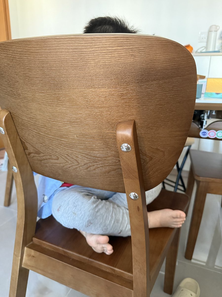 mao_rocky's tweet photo. 我儿子已经开始想逃学了！他天天早上喊着不上学！

刚刚喝奶时突然跟我说，要回奶奶家！

这是为了不上学，想有多远走多远啊！

真是一个小小的逃学威龙！ https://t.co/Oif3EpOyCI