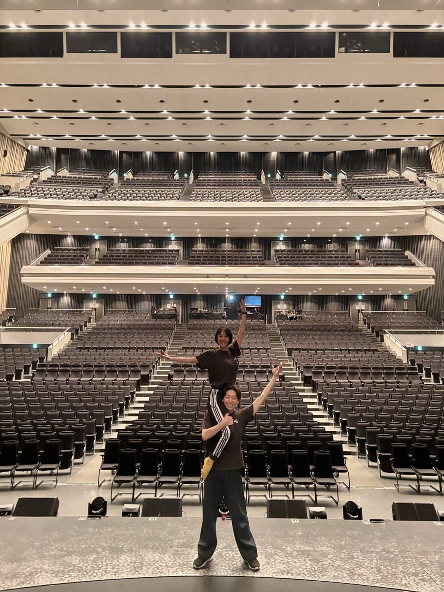 m_yoheeei's tweet photo. 『タイムトラベラーズ・ワイフ』
今日は13:00開演です🕰️

コイタちゃんとのリフト撮れた！📸🔥
いつもありがとう✨

時の旅路も残すところあと２回。
大切に、噛み締めて、お届けします🔥
#タイムトラベラーズワイフ
#TTW https://t.co/4AP5FWHPme