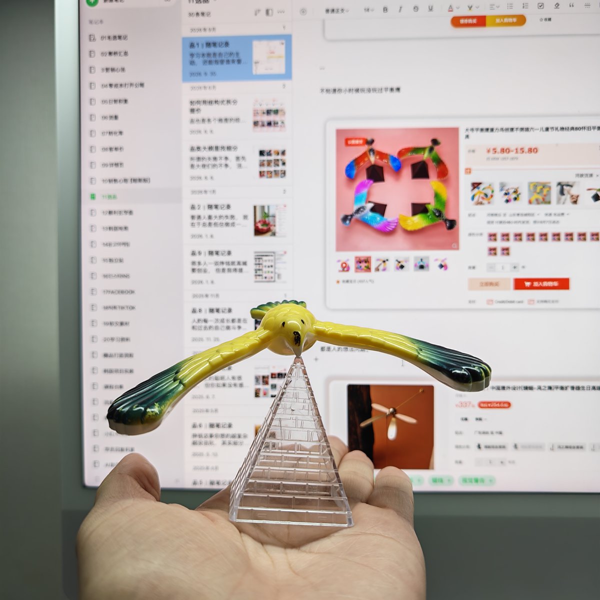 koreaifstyle's tweet photo. 你小时候你有没有玩过平衡鹰，而除了平衡鹰你还玩过啥？造品绕不过材质、功能和外观，改改就是个扩香器，拿到韩国照样卖得动。就怕你一边说着想做电商一边又只会盯着榜单选泛品，那么不管到了哪个平台你也做不动。 https://t.co/UdzOhaNFVq