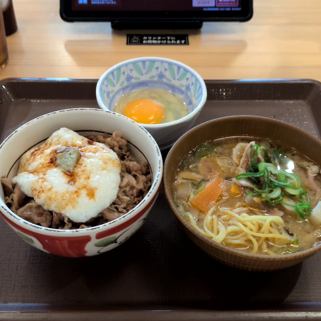 Kurechine's tweet photo. すき家の「とん汁みそらーめん」ヤバイ。
三日連続で食べてしまった。
クセになる。脳が求めてしまう https://t.co/OjQCy9zAJ2