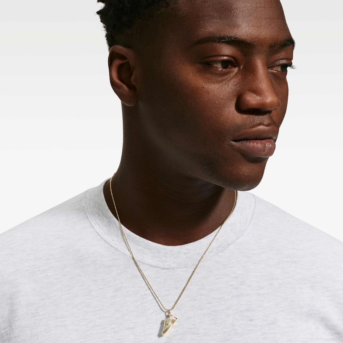 uptod4te's tweet photo. ダイヤが敷き詰められた Nike Air Force 1 Pavé Necklace が登場。【 ナイキ エアフォース1 ネックレス 】
https://t.co/yjrNohjjAO https://t.co/FyeylRDyAO