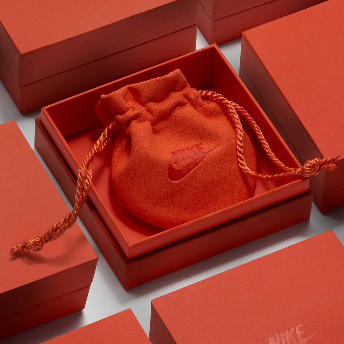 uptod4te's tweet photo. ダイヤが敷き詰められた Nike Air Force 1 Pavé Necklace が登場。【 ナイキ エアフォース1 ネックレス 】
https://t.co/yjrNohjjAO https://t.co/FyeylRDyAO