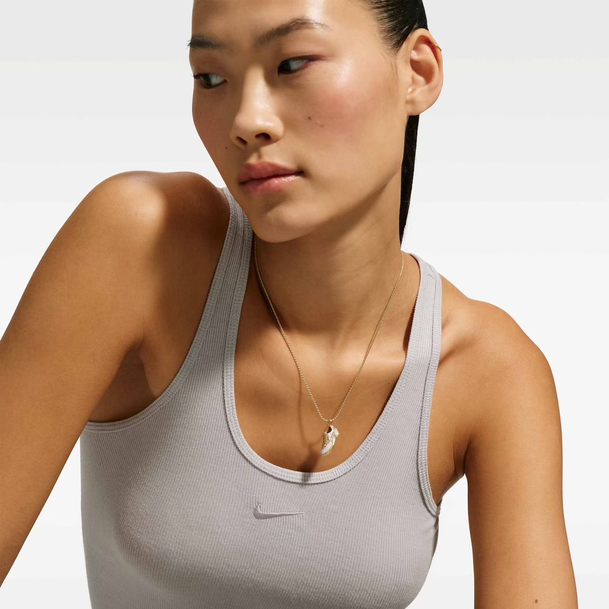 uptod4te's tweet photo. ダイヤが敷き詰められた Nike Air Force 1 Pavé Necklace が登場。【 ナイキ エアフォース1 ネックレス 】
https://t.co/yjrNohjjAO https://t.co/FyeylRDyAO