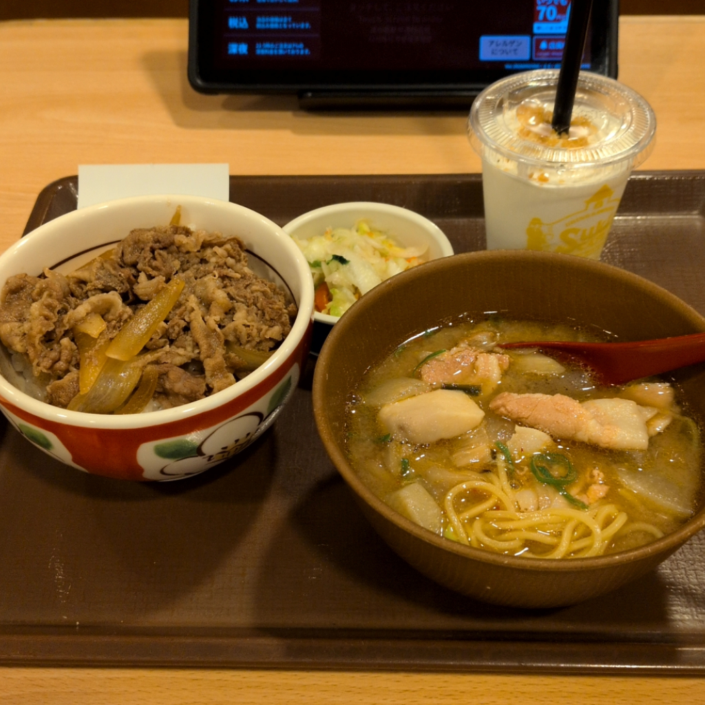 Kurechine's tweet photo. すき家の「とん汁みそらーめん」ヤバイ。
三日連続で食べてしまった。
クセになる。脳が求めてしまう https://t.co/OjQCy9zAJ2