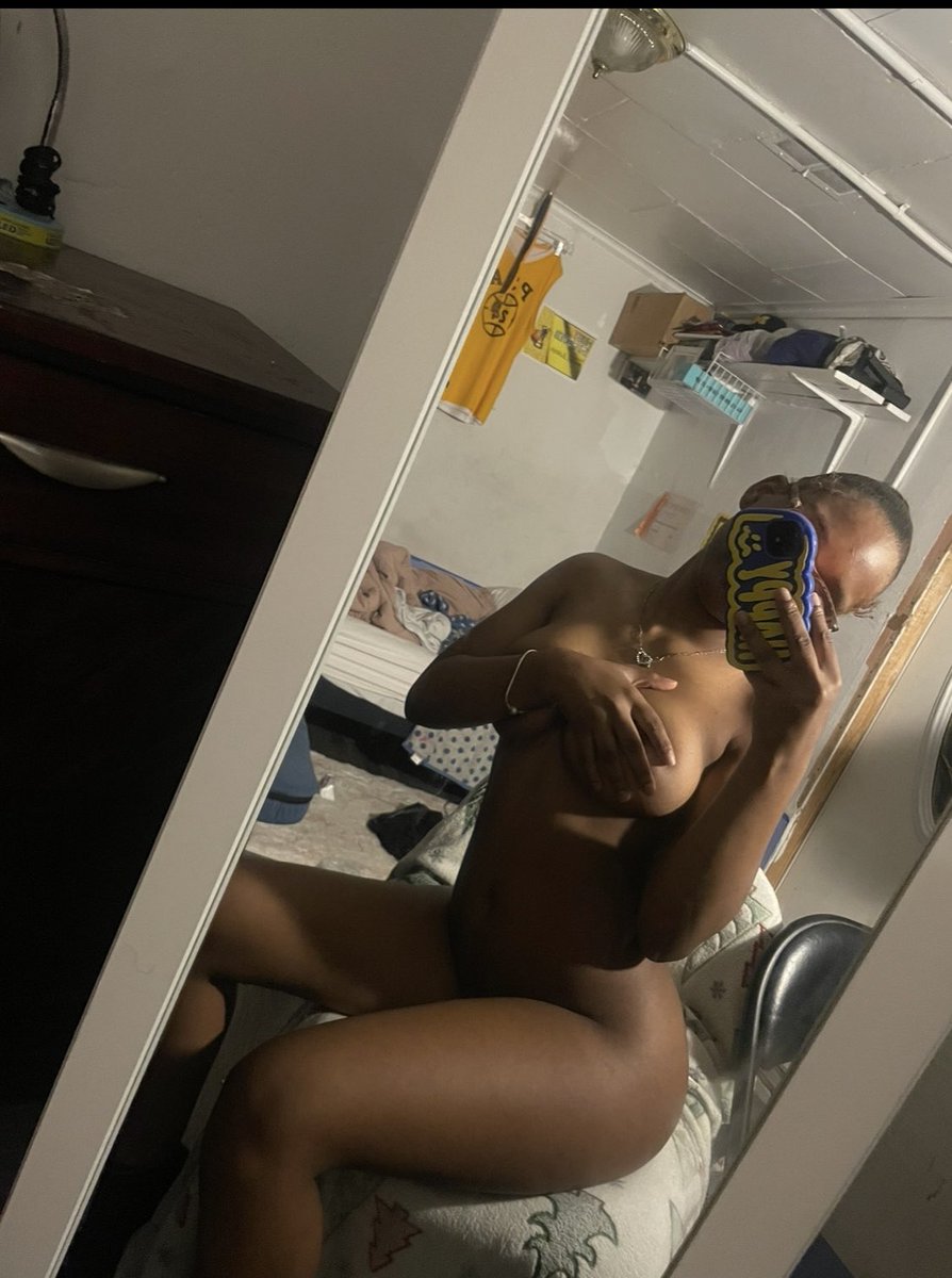 ronnieprivatex's tweet photo. Going private at 2500 followers follow while u can😘 https://t.co/Z8KFqg1rn1