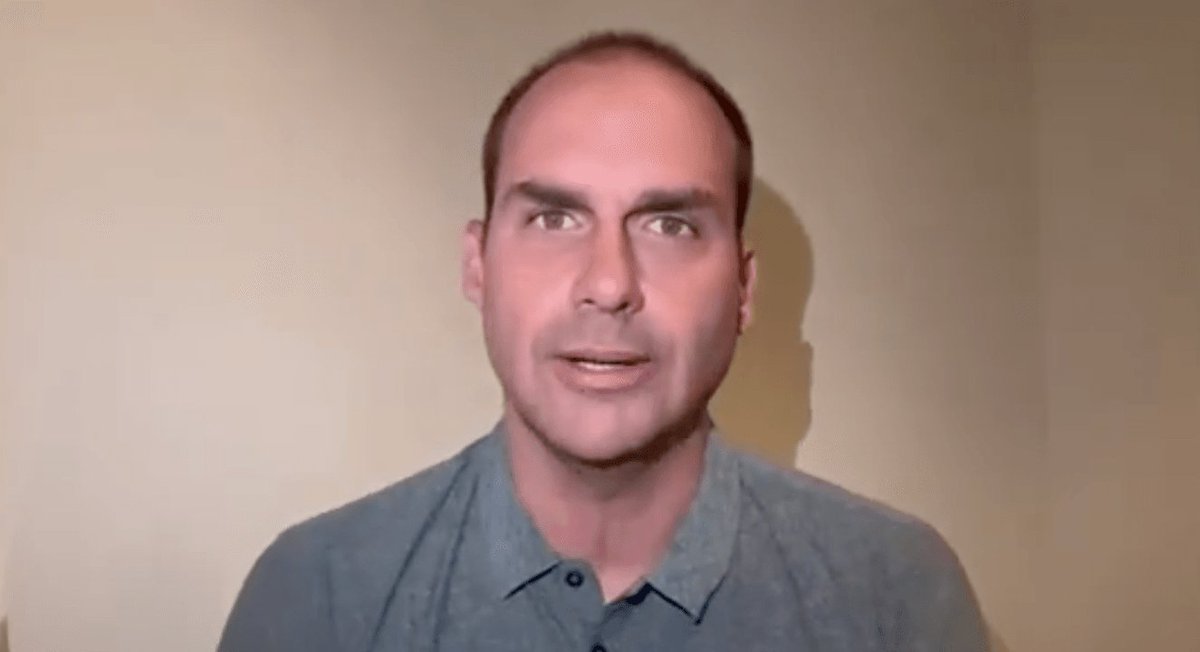 vinicios_betiol's tweet photo. URGENTE: Eduardo Bolsonaro aparece como lobista em documento do governo Trump sobre FINANCIAMENTO DE ATAQUES CONTRA O BRASIL. Traidores da pátria! O povo precisa saber disso! https://t.co/WhSKhEEuPm