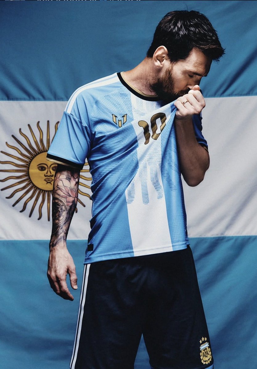 kalashluli's tweet photo. Cuesta creer que es la última vez que lo vamos a ver con la albiceleste . 
Gracias eternas capitán 🤍
#LeoMessi #AD10S https://t.co/hvrhvC1G7u