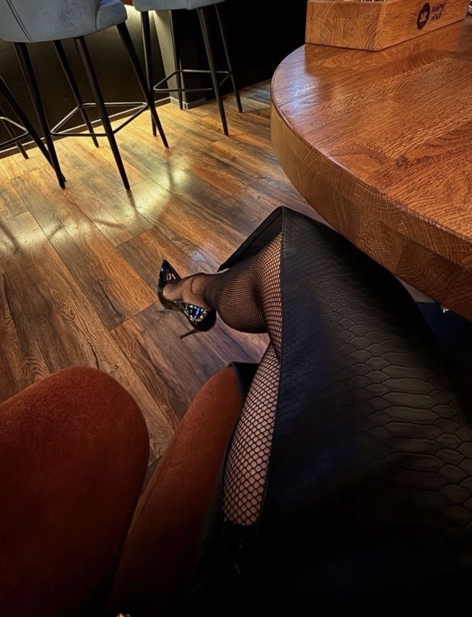findom202's tweet photo. @FeetFinder Jedyne, co możesz zrobić, to sprawić, żeby Twoje marne banknoty trafiły do moich rąk.

Poza tym? Nie masz tu nic do powiedzenia. 👠 https://t.co/6C9pll7lbw
