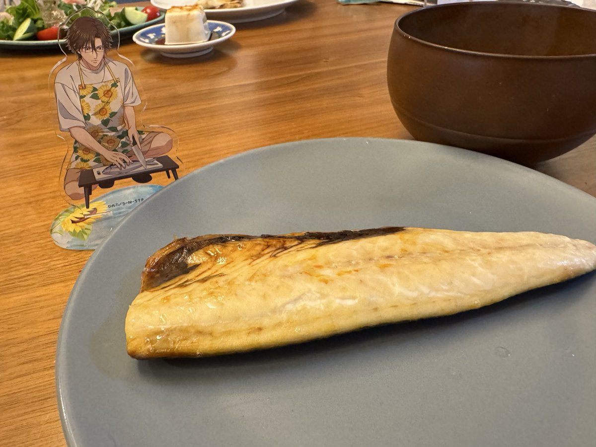 tnpr_chiyo's tweet photo. サマバレ🖐️塚アクスタを持っていると🖐️塚が釣って捌いてくれた魚を食べてるような錯覚が楽しめるというライフハックです https://t.co/hk6DNVAJuP